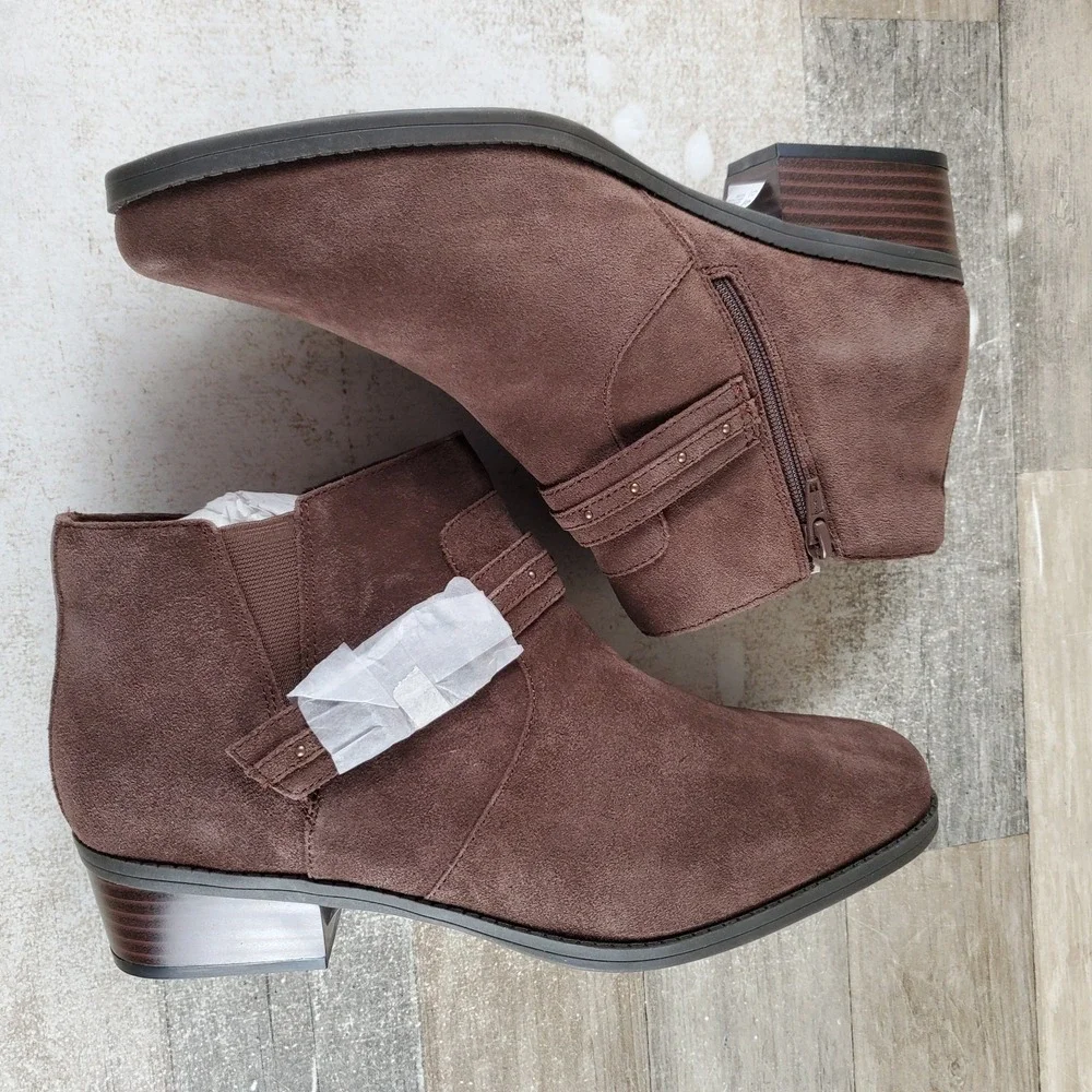Clarks Danyelle Wish Womens Ankle Boots Sz 10 W Brown Suede Studded Buckle Strap